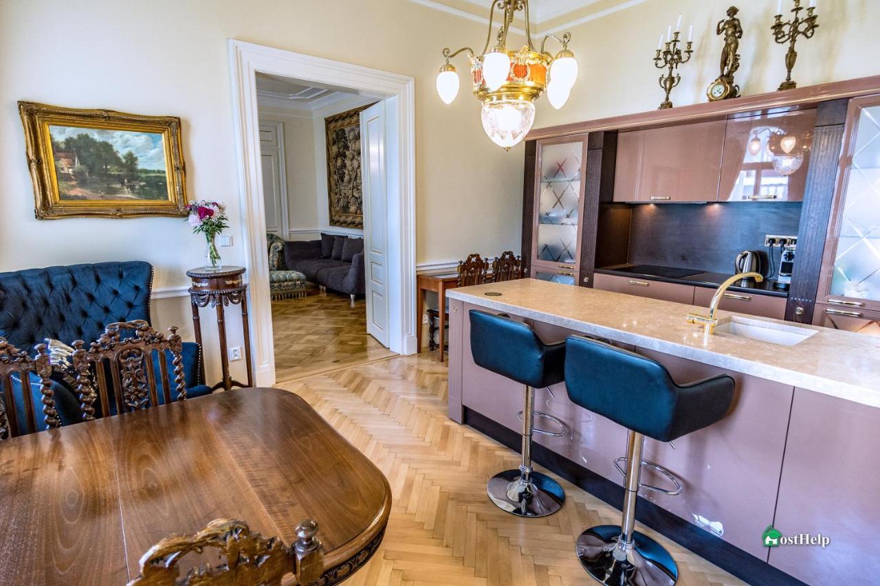 Villa With Hot-Tub, Terrace And Garden, Wenceslass Square Прага Экстерьер фото