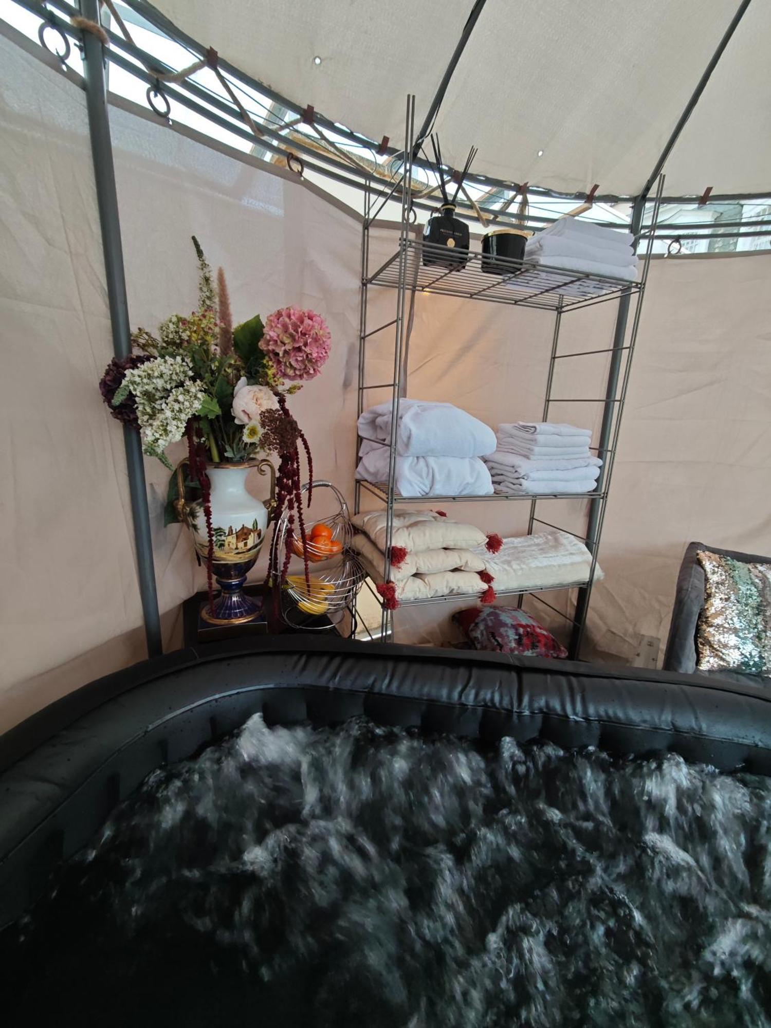 Вилла Unique Location With Hot-Tub, Terrace And Garden Прага Экстерьер фото
