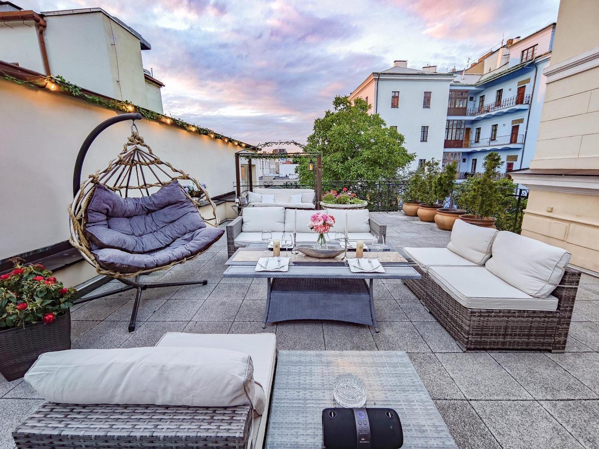 Villa With Hot-Tub, Terrace And Garden, Wenceslass Square Прага Экстерьер фото