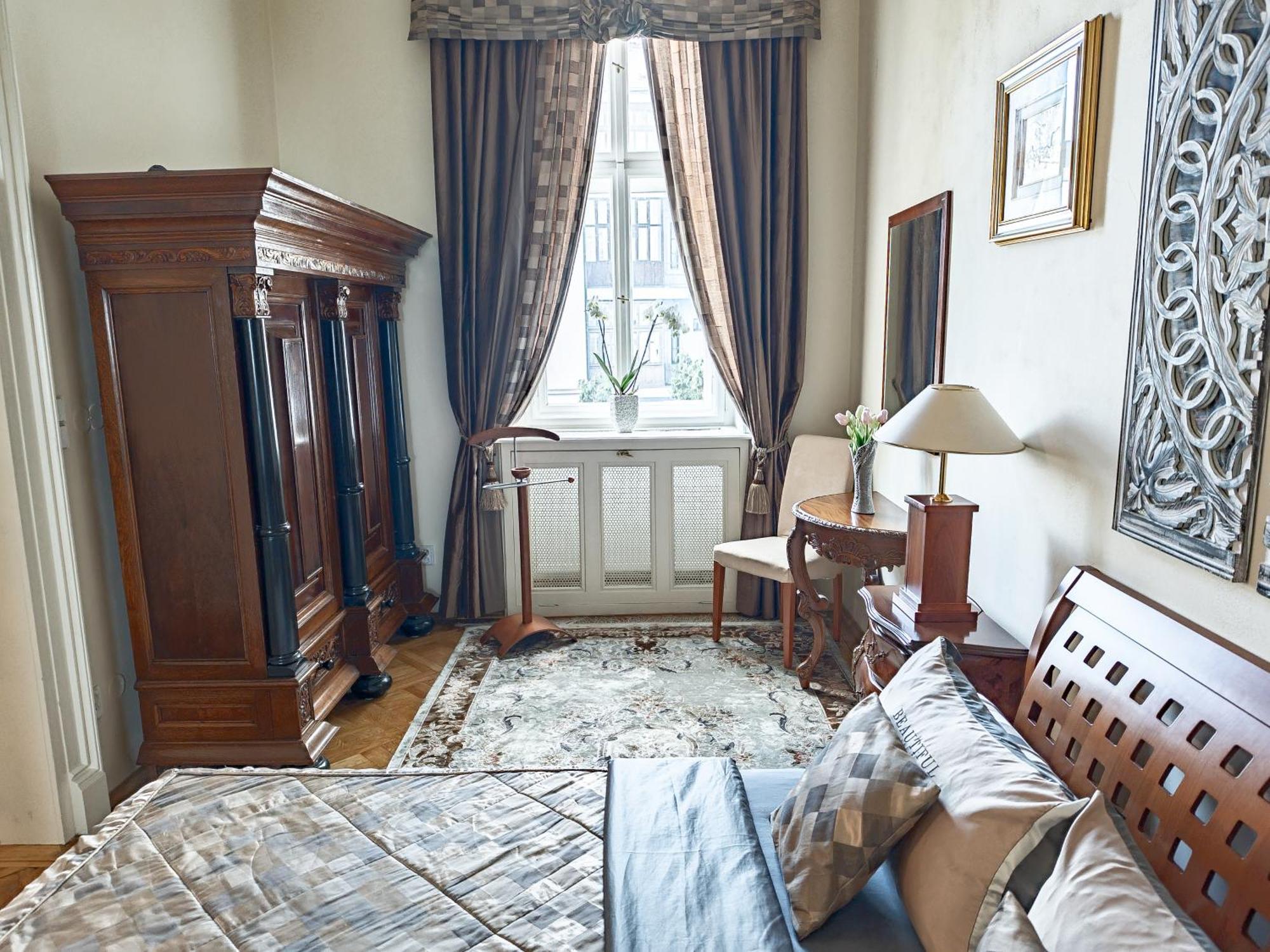Villa With Hot-Tub, Terrace And Garden, Wenceslass Square Прага Экстерьер фото